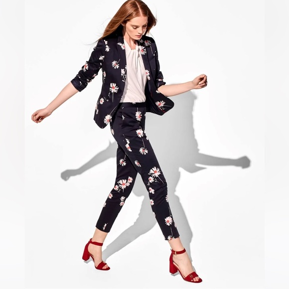 🔥🌸 Tommy Hilfiger Womens Navy Floral Blazer Jacket Size: 6🔥🌸 - Picture 3 of 4